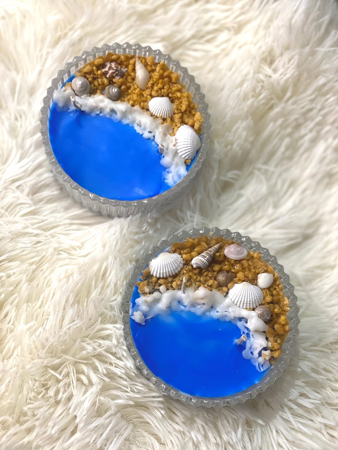 This Beach Candle captures the comfort of sandy shores and cool sea air, filling your home with a fresh sea salt aroma and soothing glow.